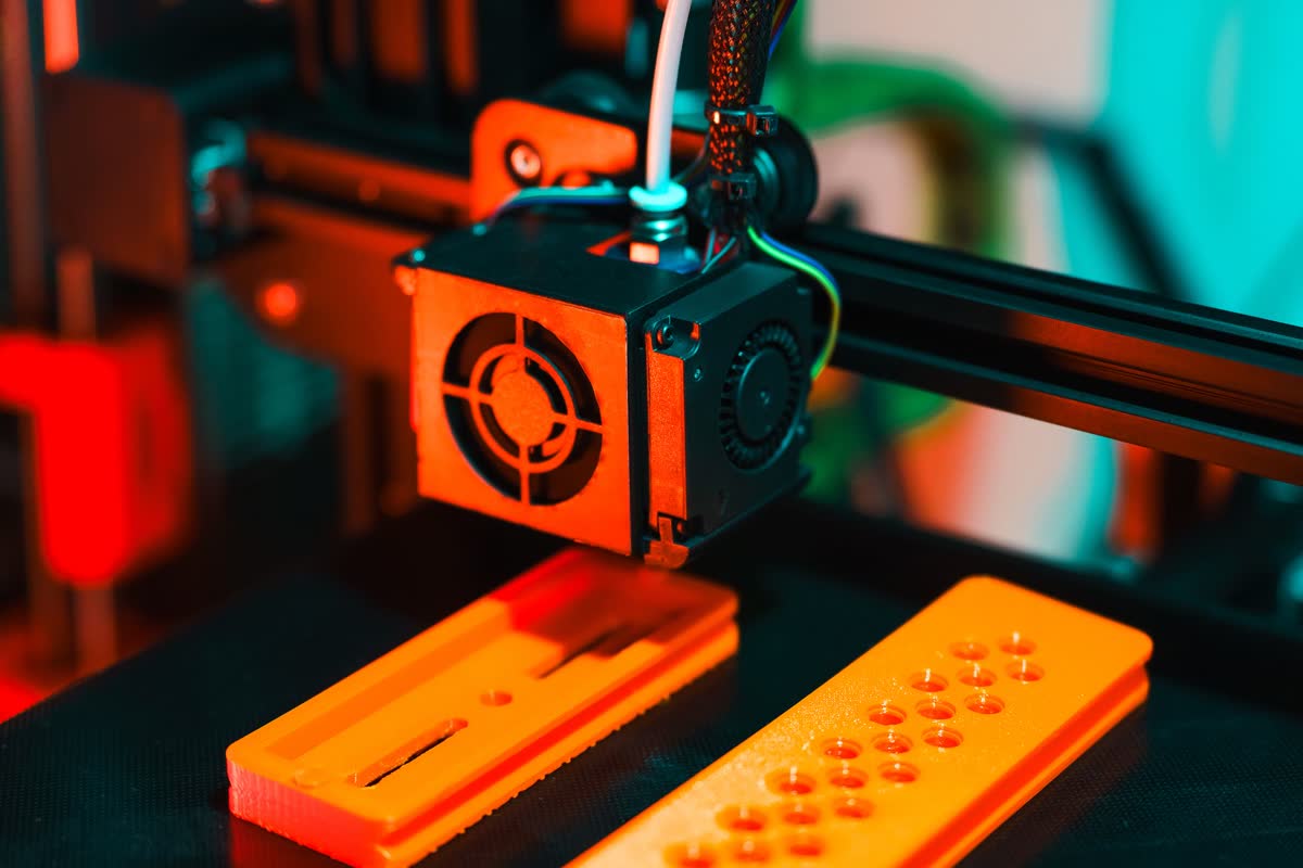 Imprimante 3D à dépôt de fil en cours d'impression